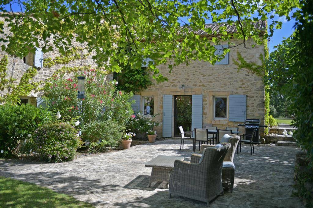 AUTHENTIQUE FERME RÉNOVÉE SUR PLUS D'1,5 HECTARE FACE AU LUBERON   