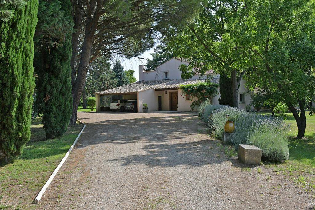 ISLE SUR LA SORGUE : AGRÉABLE PROPRIÉTÉ DE FAMILLE EN BORDURE DE RIVIÈRE   