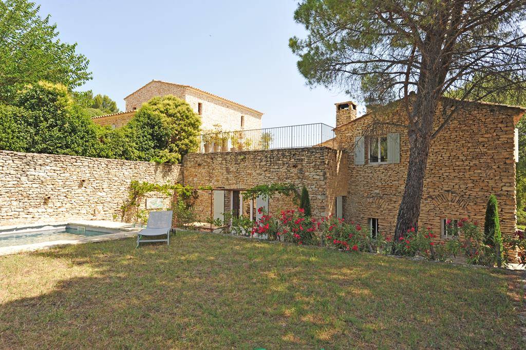 Gordes petit hameau privé avec vues panoramiques   