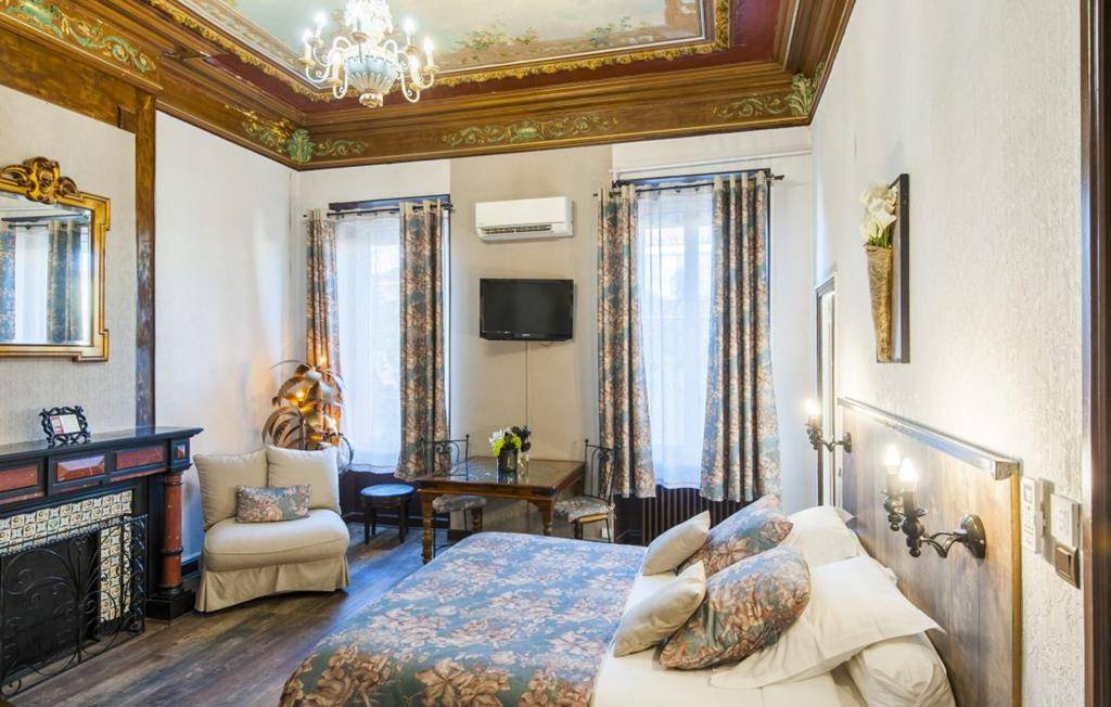 Hôtel de charme du XIXème en plein cœur de Salon de Provence   