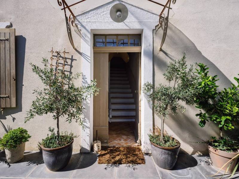 Maison du XIXᵉ siècle restaurée en plein cœur d'un hameau de Gordes offrant charme et confort moderne.