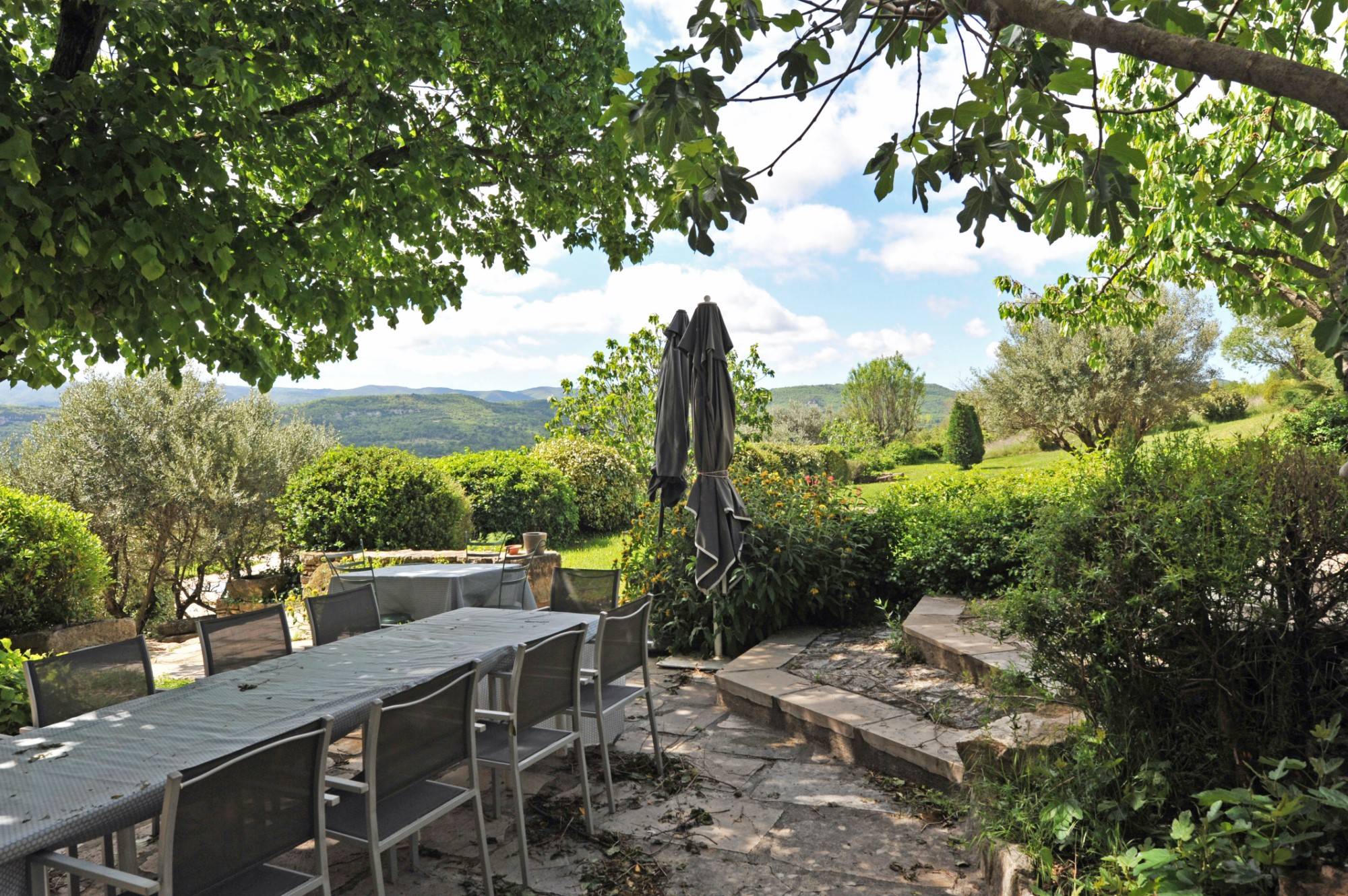 Luberon, propriété de famille avec dépendances et piscine   
