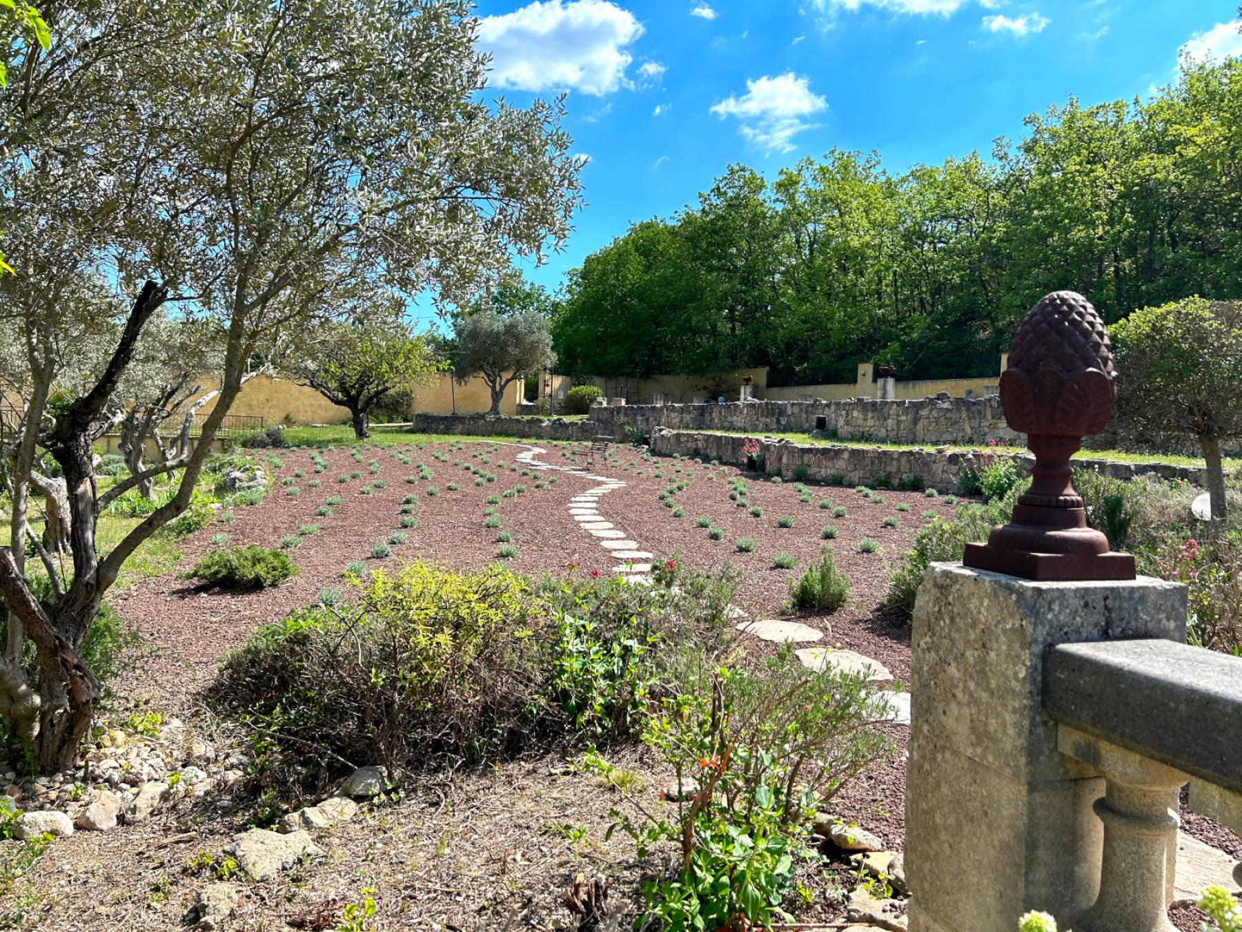 Appartement T2 avec terrasse, parc et piscine   