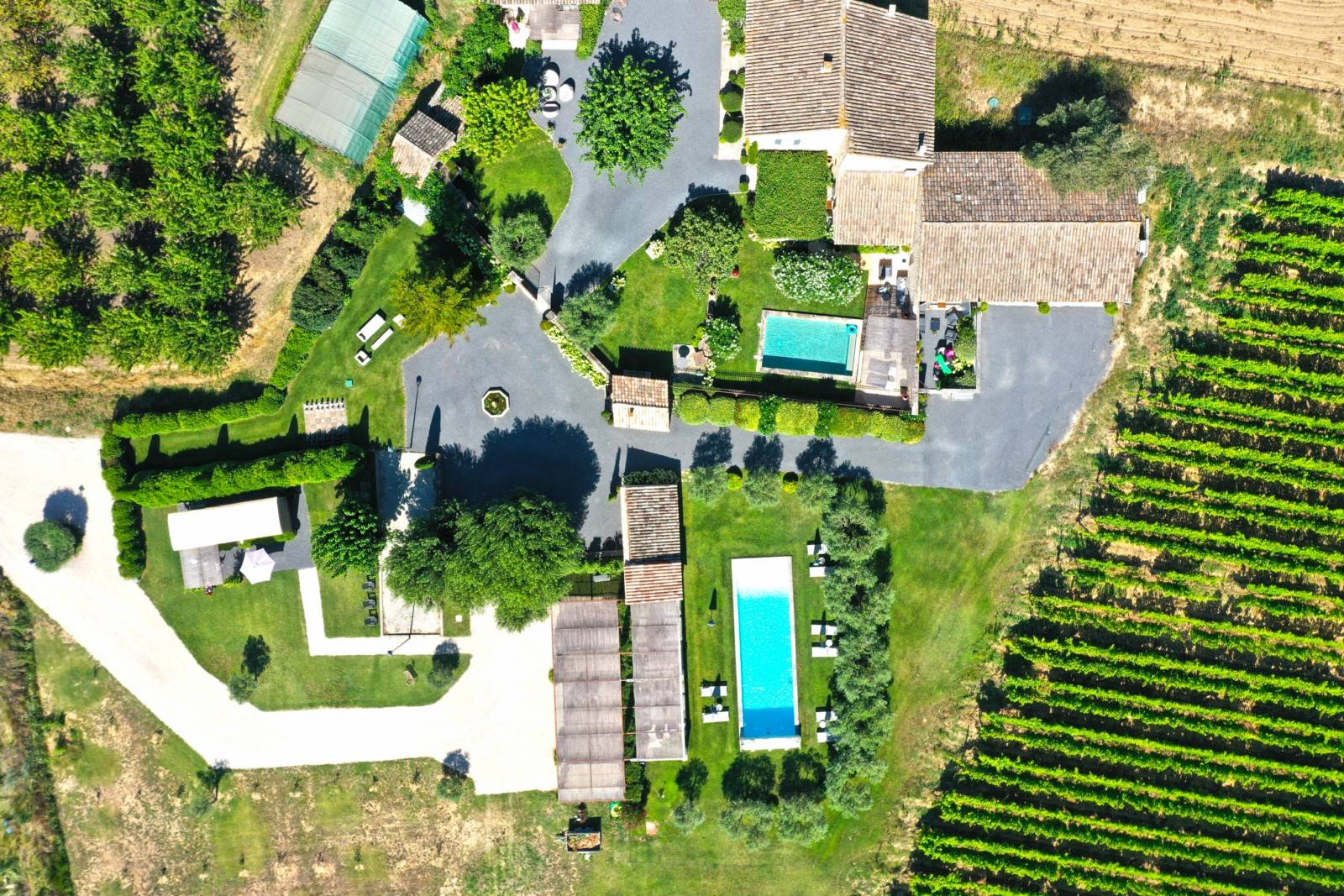 Ménerbes, propriété d'exception avec deux piscines   