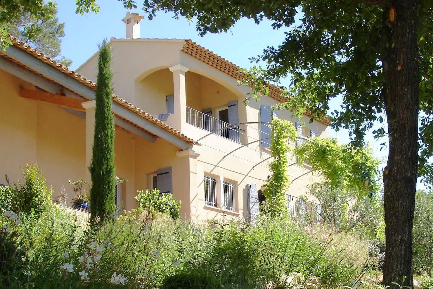 à Goult, grande propriété de famille exposée plein sud avec vues   