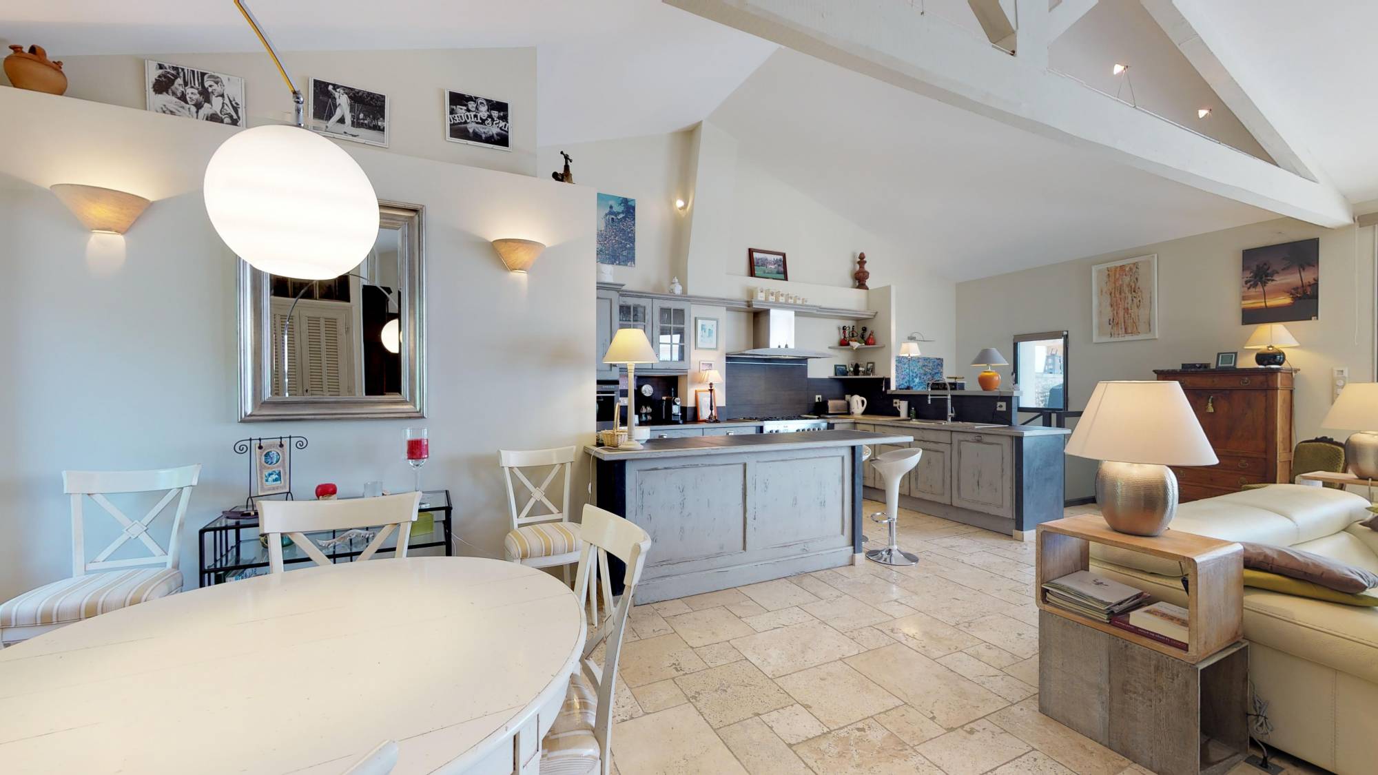 à Gordes, maison contemporaine avec vue   