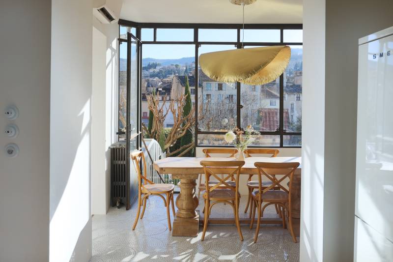 A la vente, un écrin de charme et de lumière au cœur d’Apt pour cette maison exceptionnelle avec piscine.