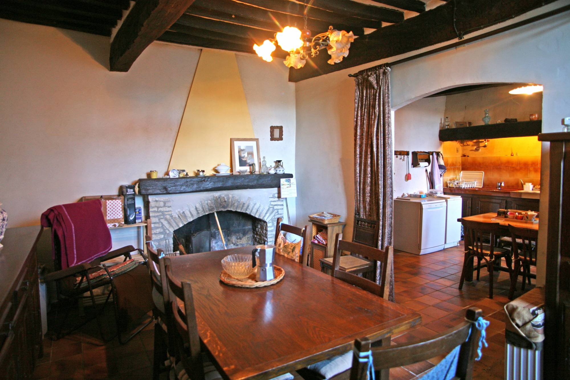 Lioux, maison de village avec jardin   