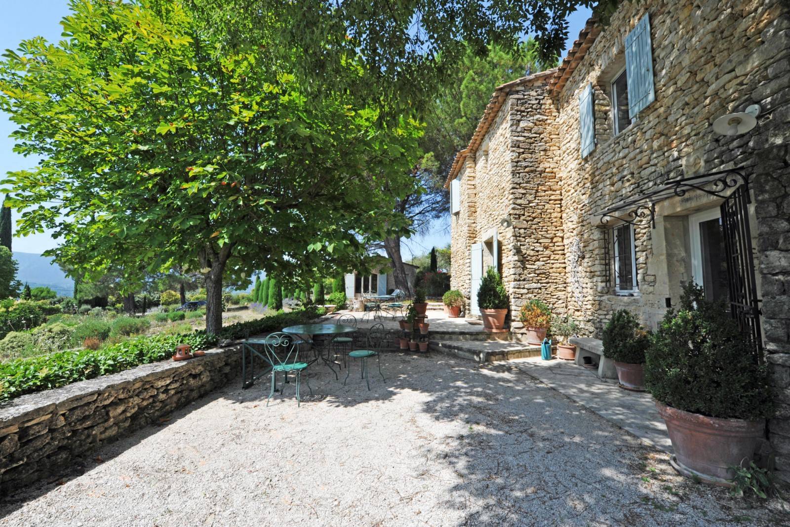 Gordes petit hameau privé avec vues panoramiques   