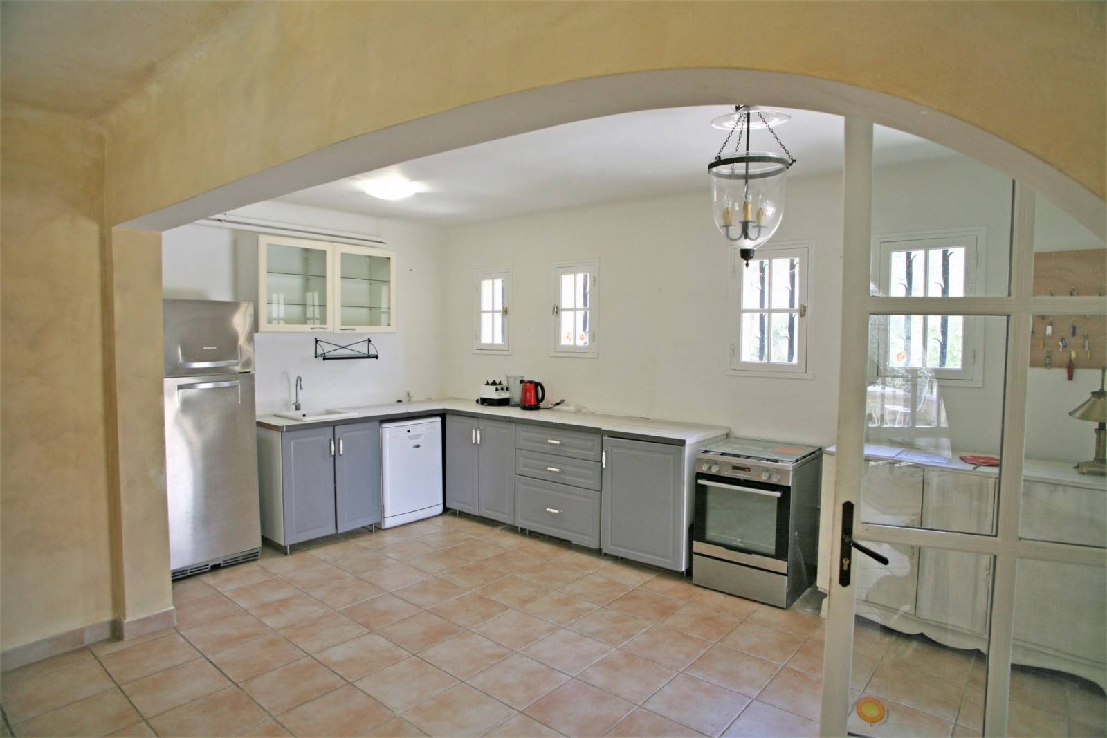 Roussillon, maison traditionnelle avec piscine et gîte   