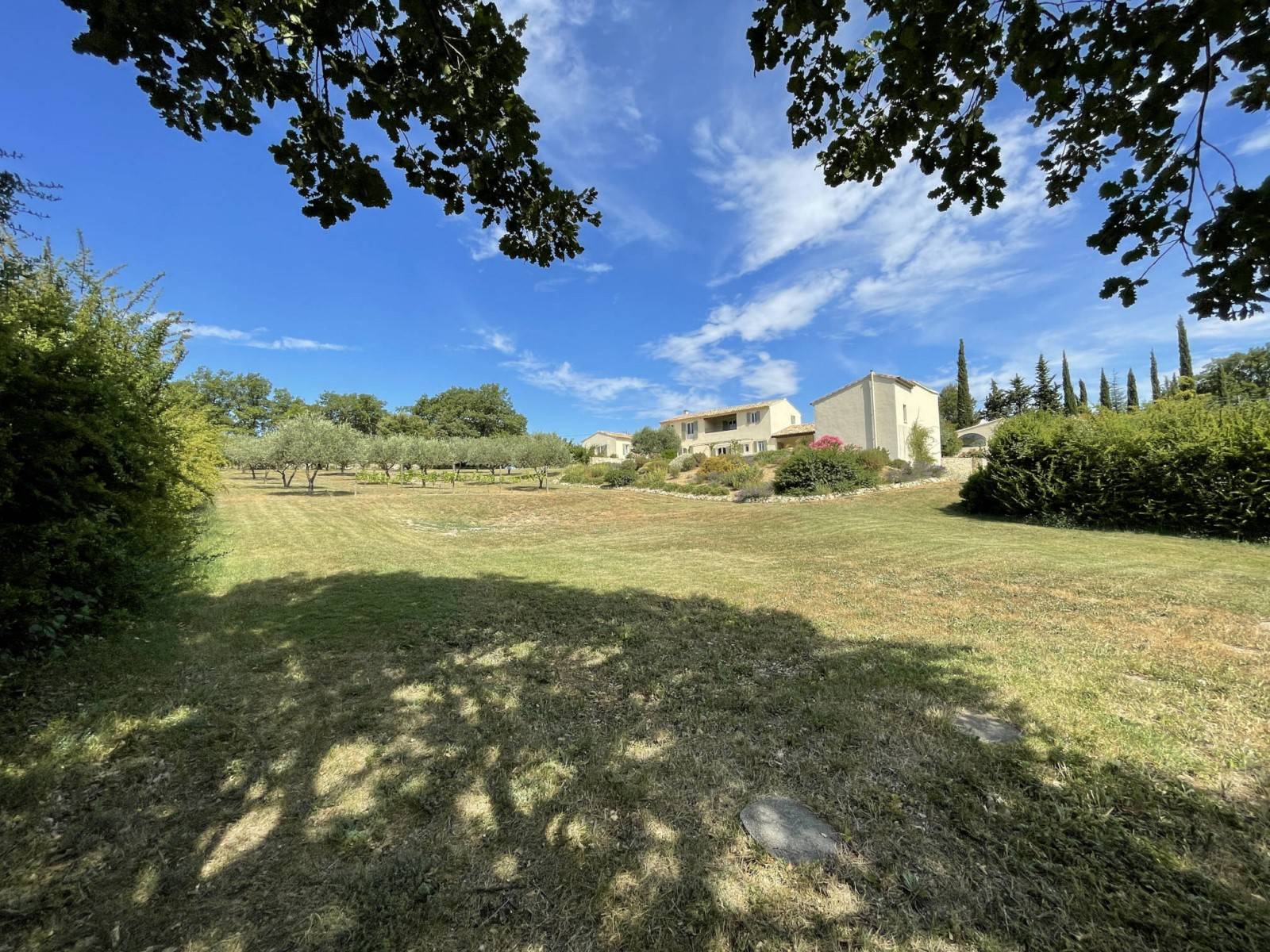 Entre Ventoux et Luberon, maison traditionnelle bénéficiant d’une vue sublime   