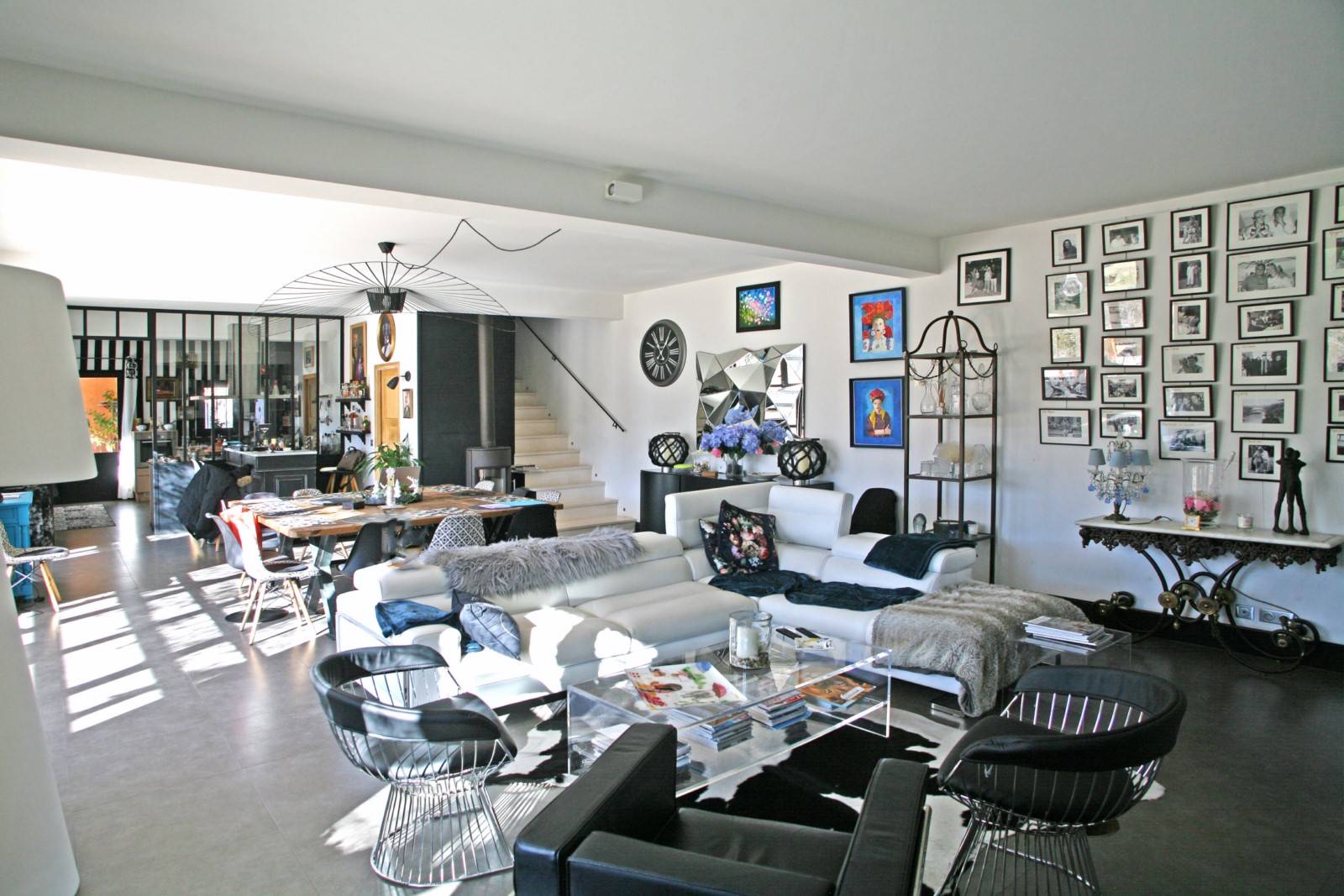 MAISON RECENTE AVEC PISCINE, BEAU JARDIN ET VUE   