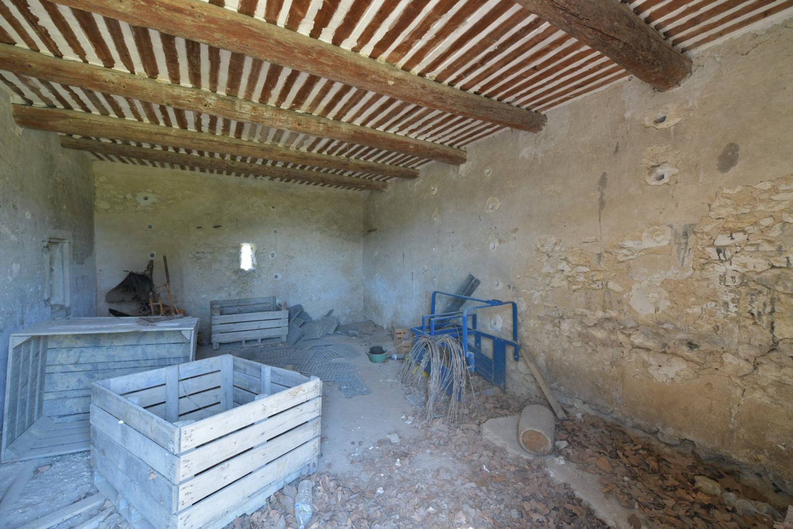Mas à rénover entièrement avec vue sur le Luberon   