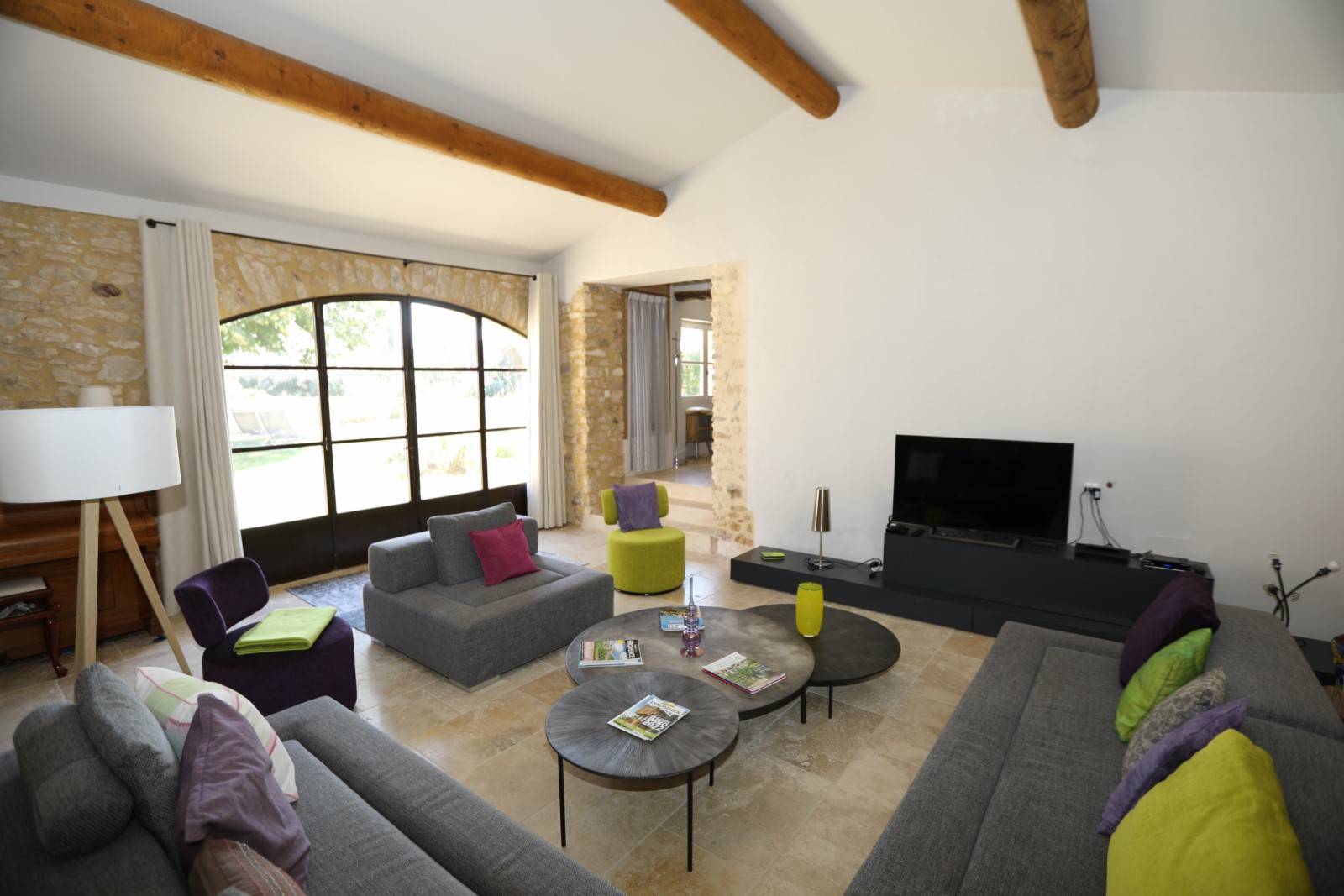Maison de charme dans un Hameau de Gordes, rénovée avec piscine et vue   