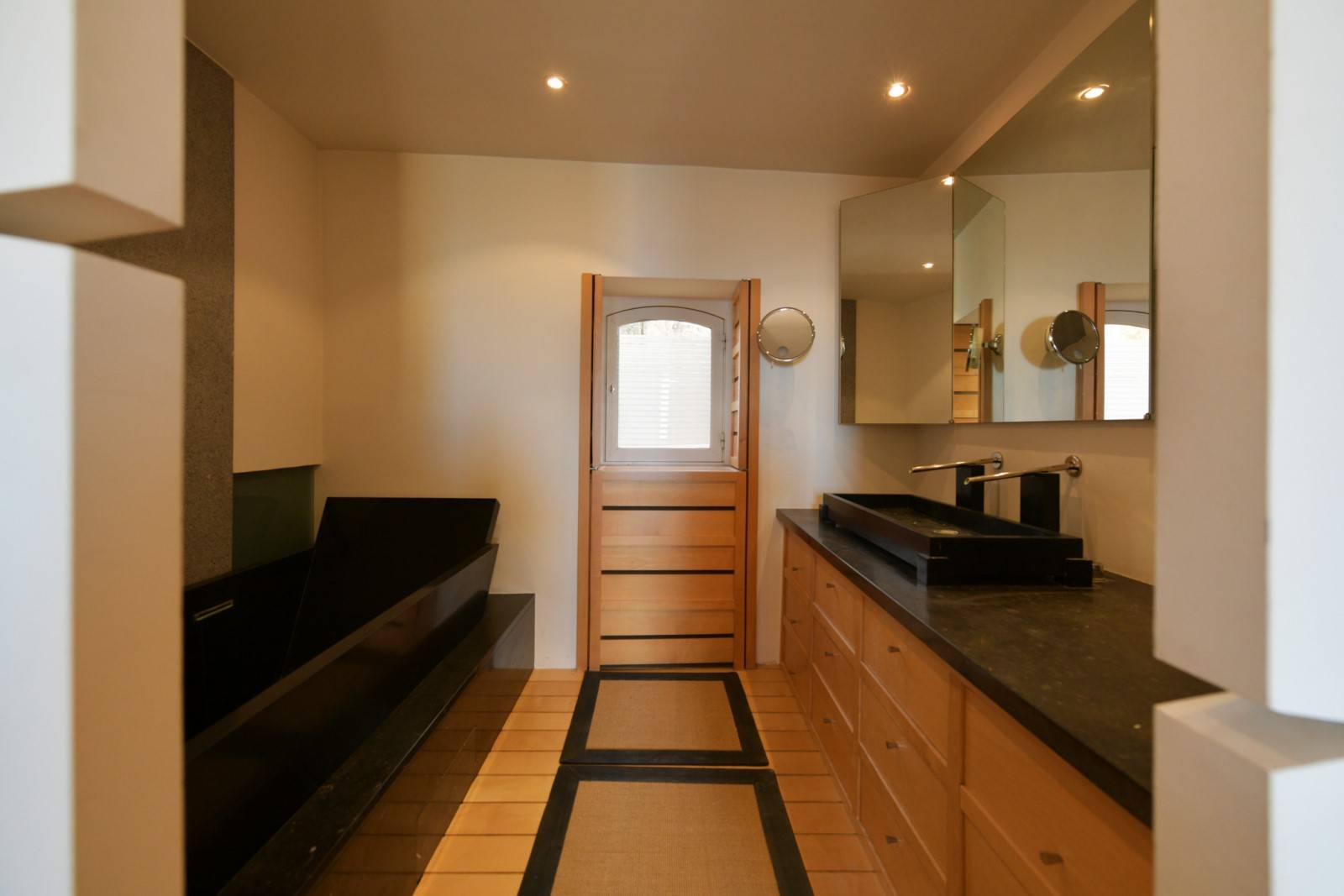 Salle de bains dans maison de village d'architecte à Gordes