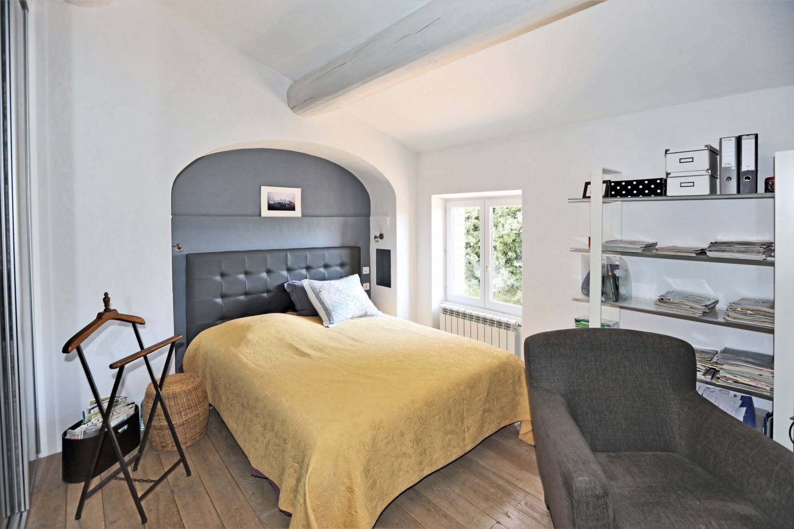 Chambre principale d'une propriété à la vente proche de Gordes