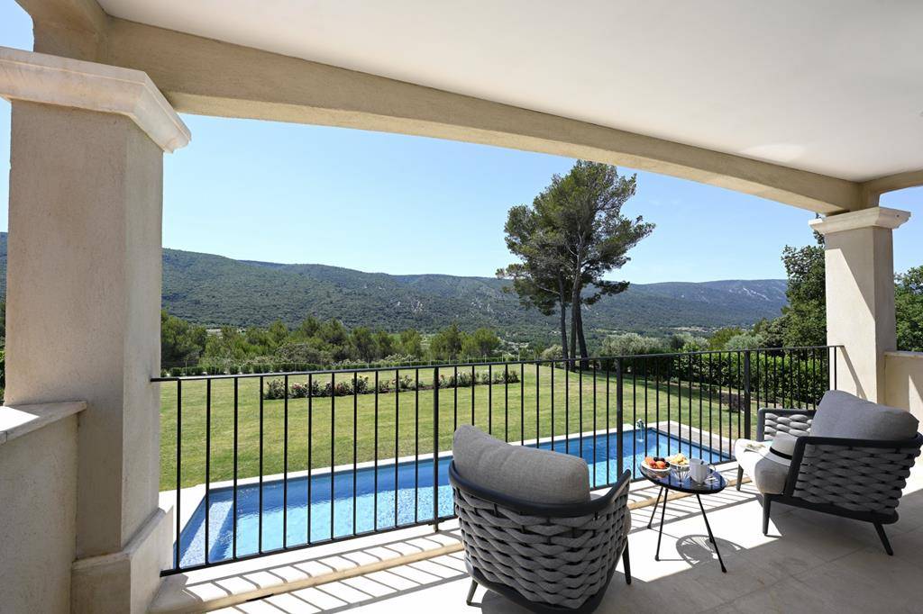 Ménerbes : propriété d'agrément en position dominante face au Luberon   