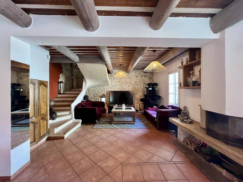 Propriété avec gîtes indépendants et piscine en bord de Sorgue   