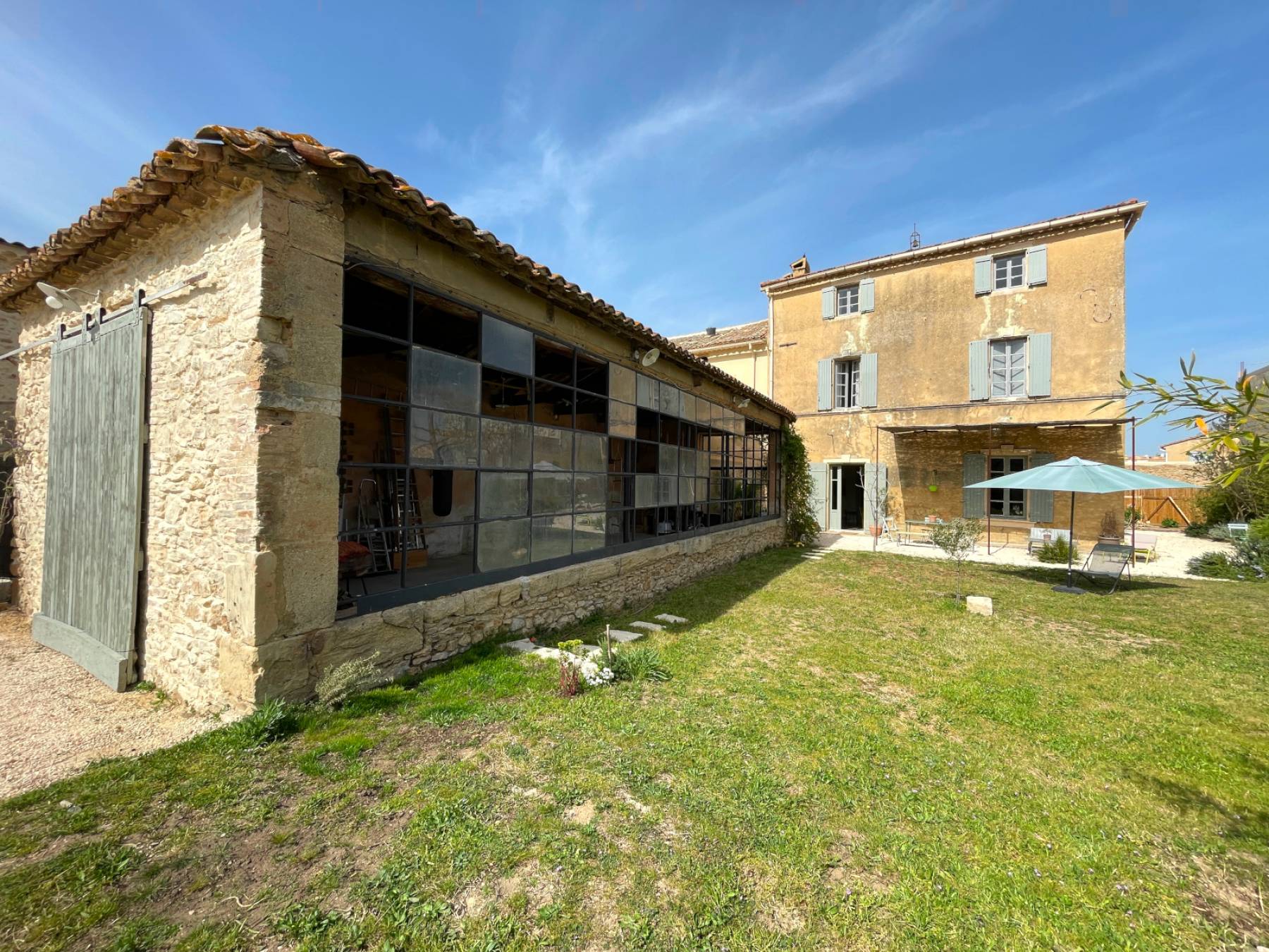 GARD : Maison bourgeoise XVIIIe aux volumes de vies très généreux   