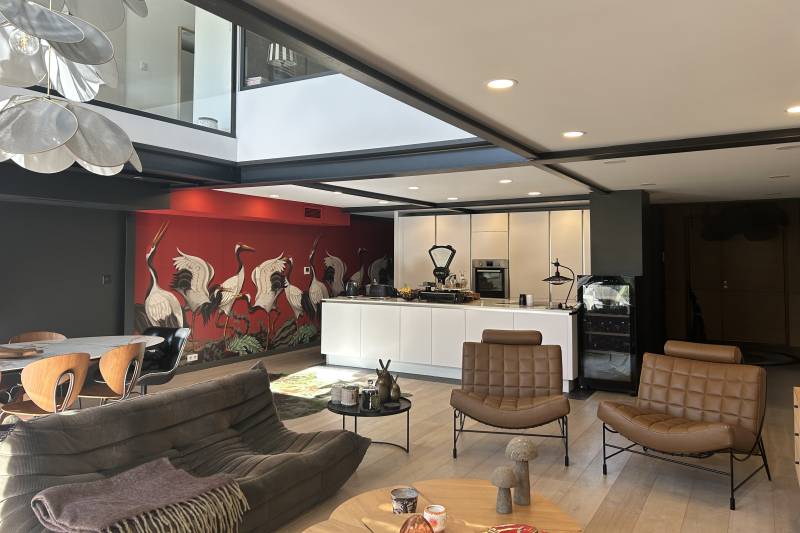 A Saint Rémy de Provence, dans le centre du village, superbe loft  atypique de 150 m² avec cour et piscine.