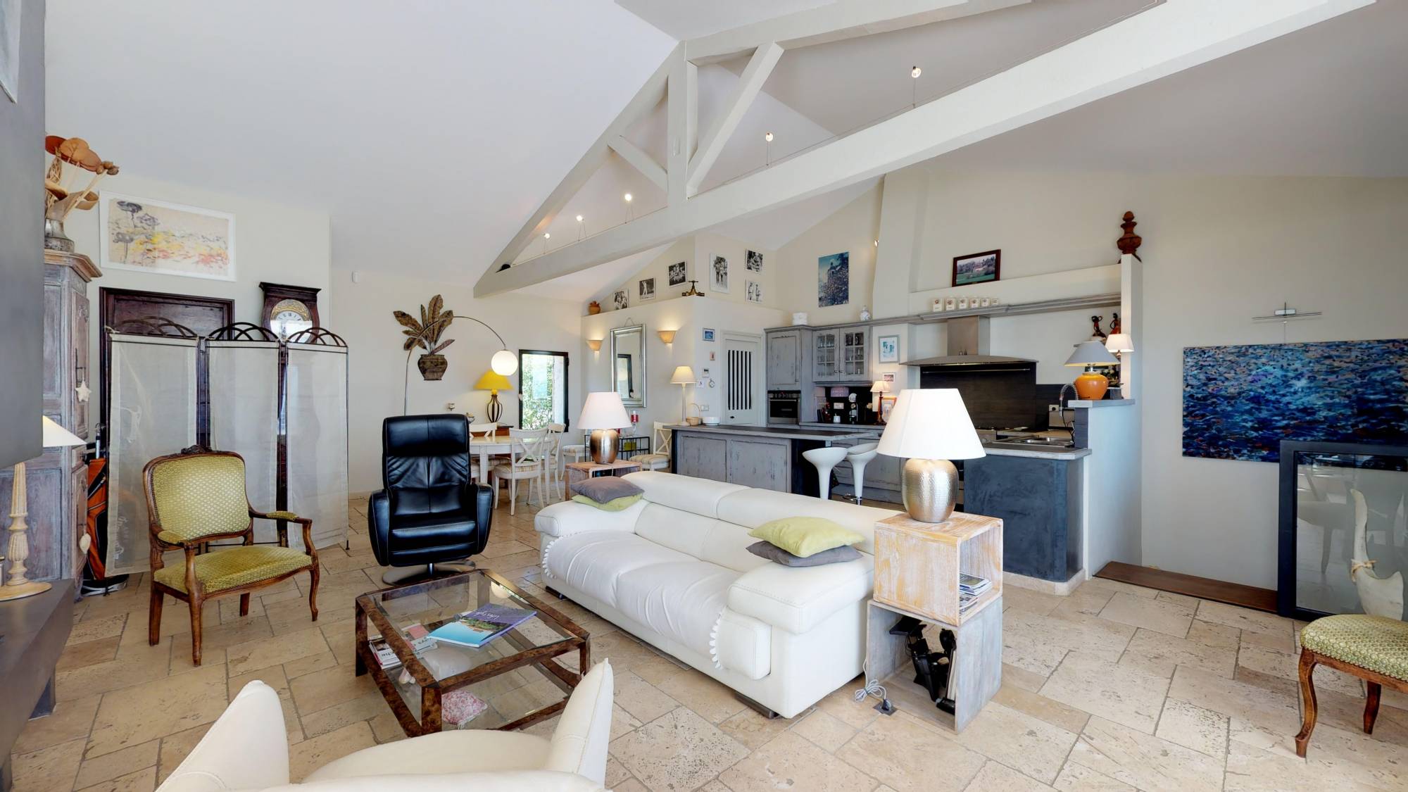 à Gordes, maison contemporaine avec vue   
