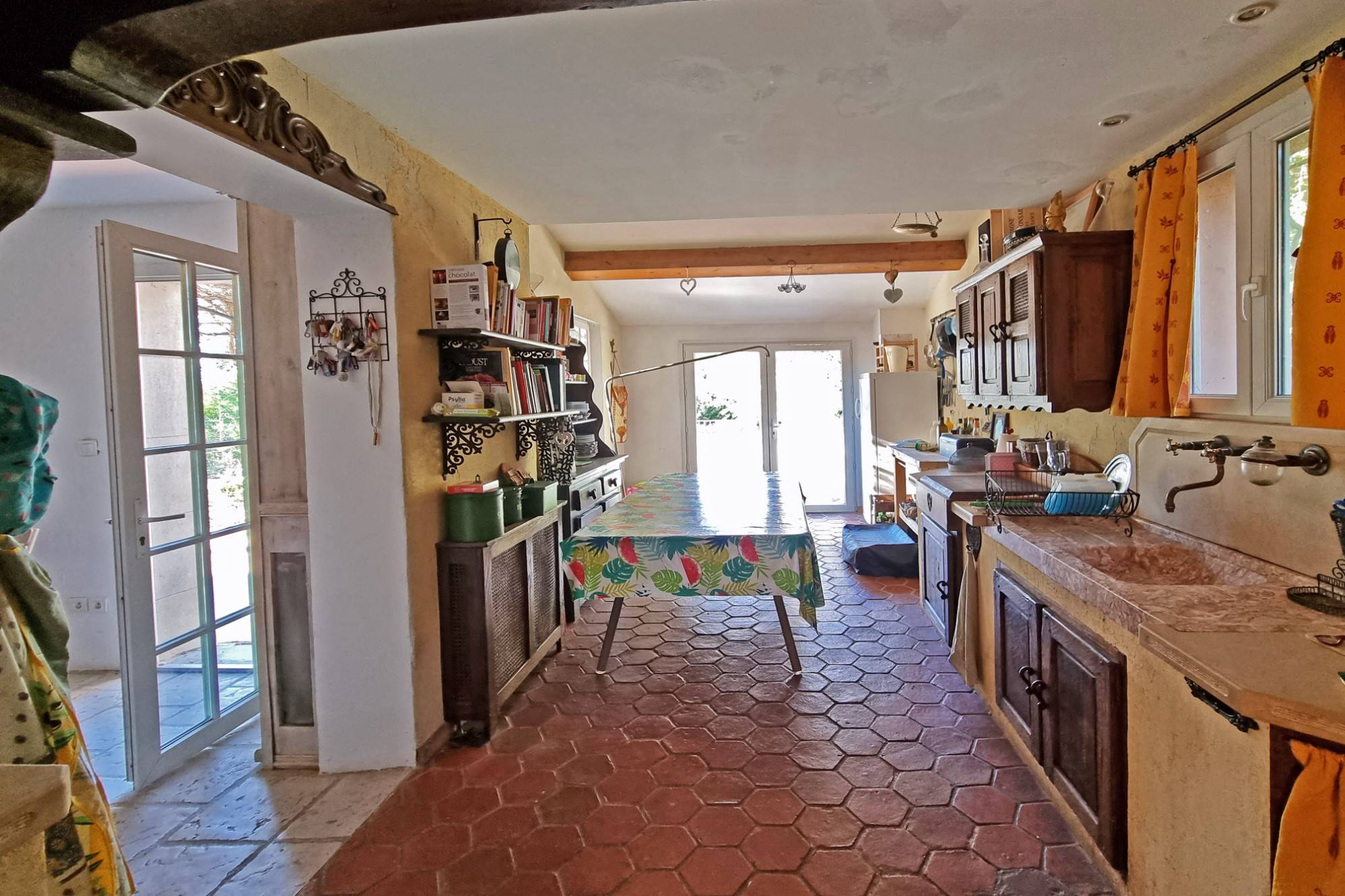 Luberon sud, charmante maison avec piscine sur plus de 1700m² de terrain   