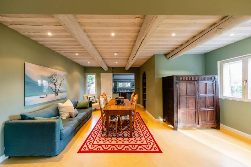 Cabrières d'Avignon - A la vente, maison de 3 chambres avec piscine et garage, au calme avec vue sur Gordes.