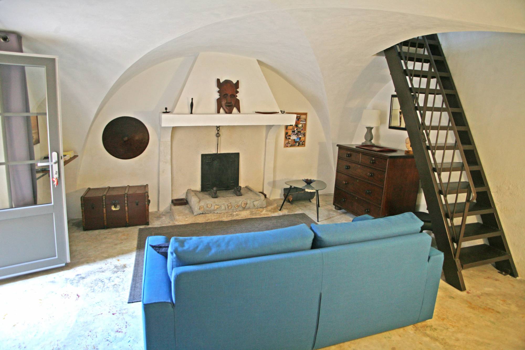 au coeur de Cabrières-d'Avignon, deux maisons de village avec piscine commue   