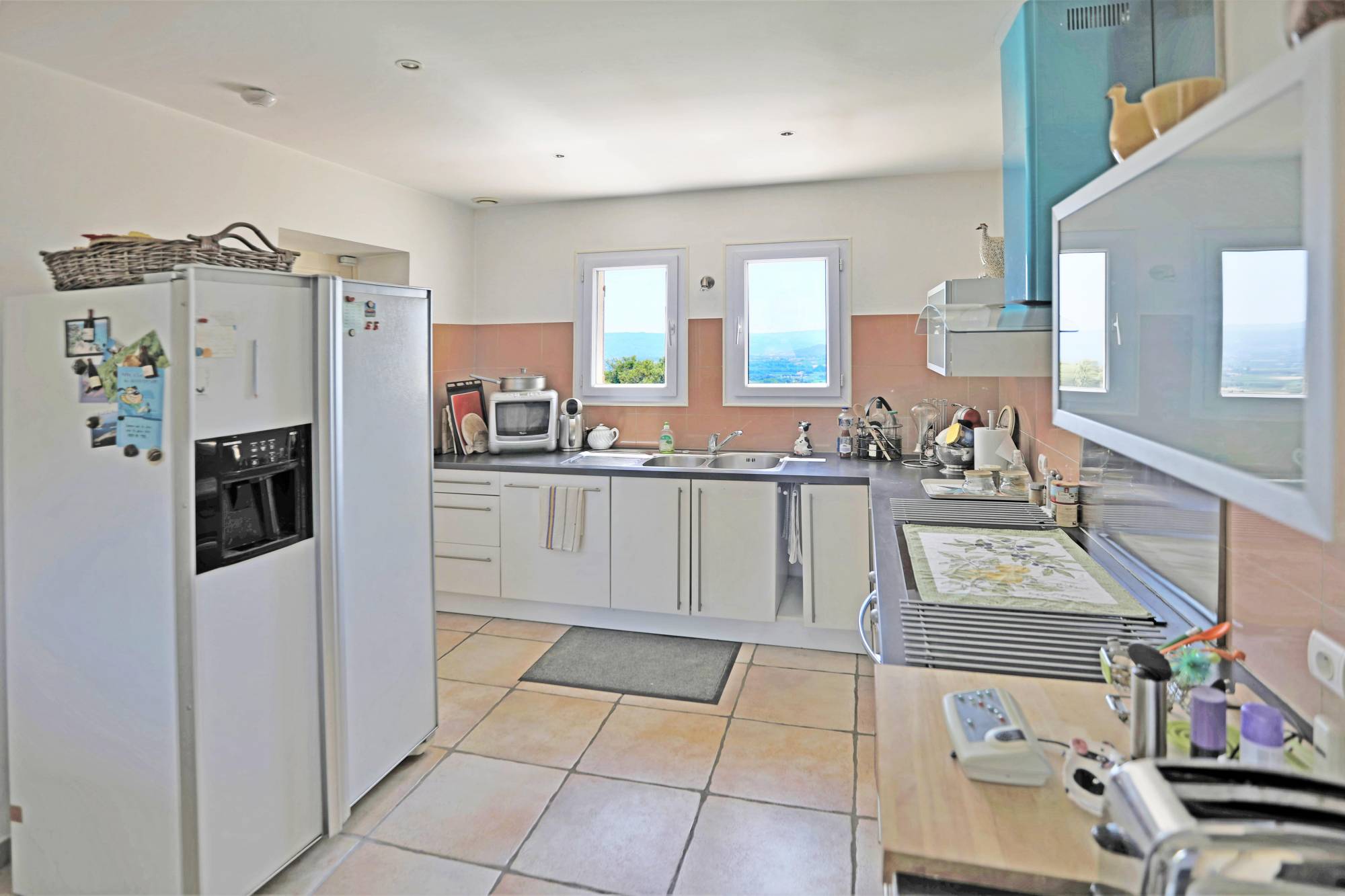 sur les hauteurs de St-Saturnin-lès-Apt, belle maison avec vues magnifiques   