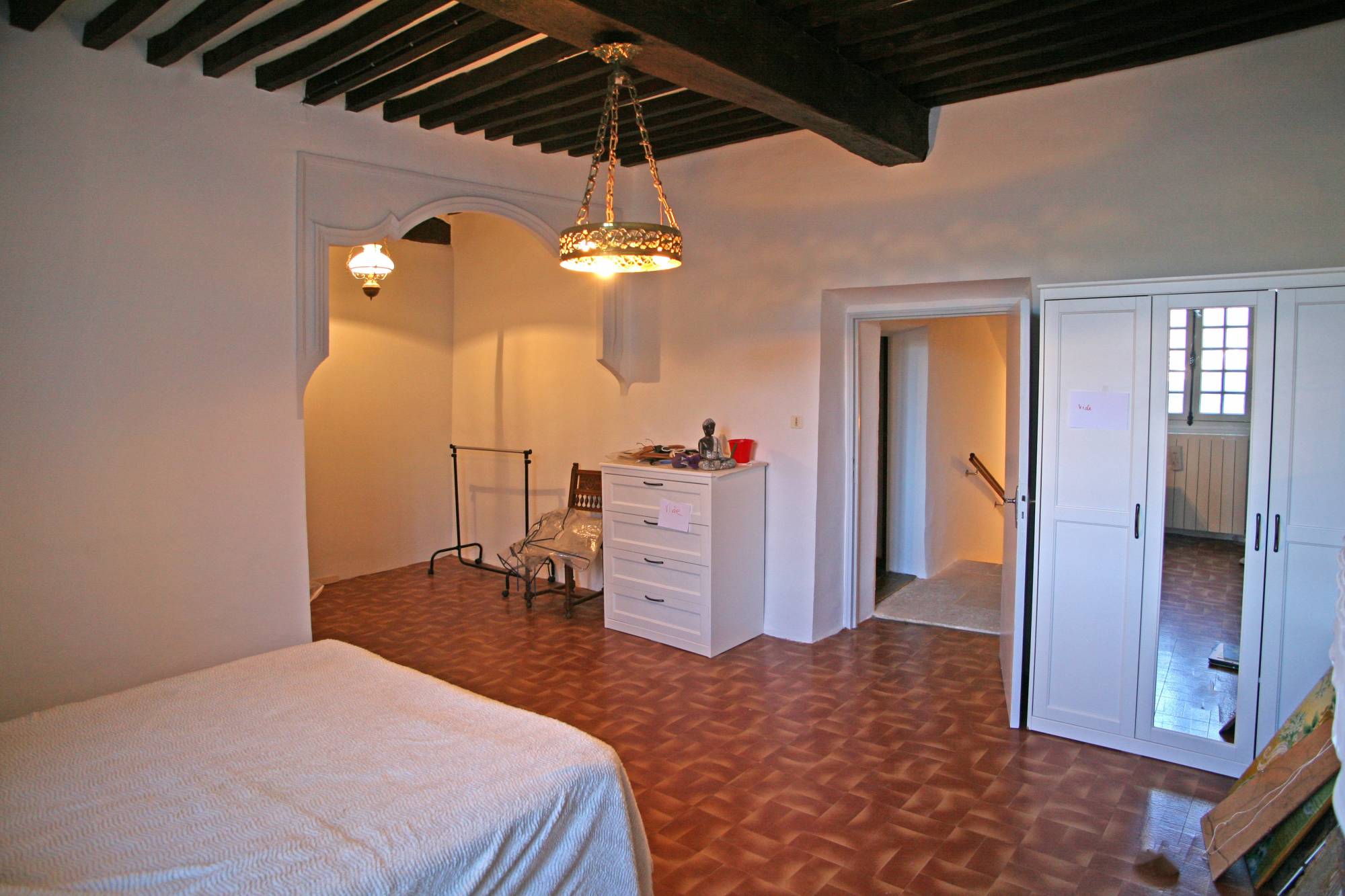 Lioux, maison de village avec jardin   