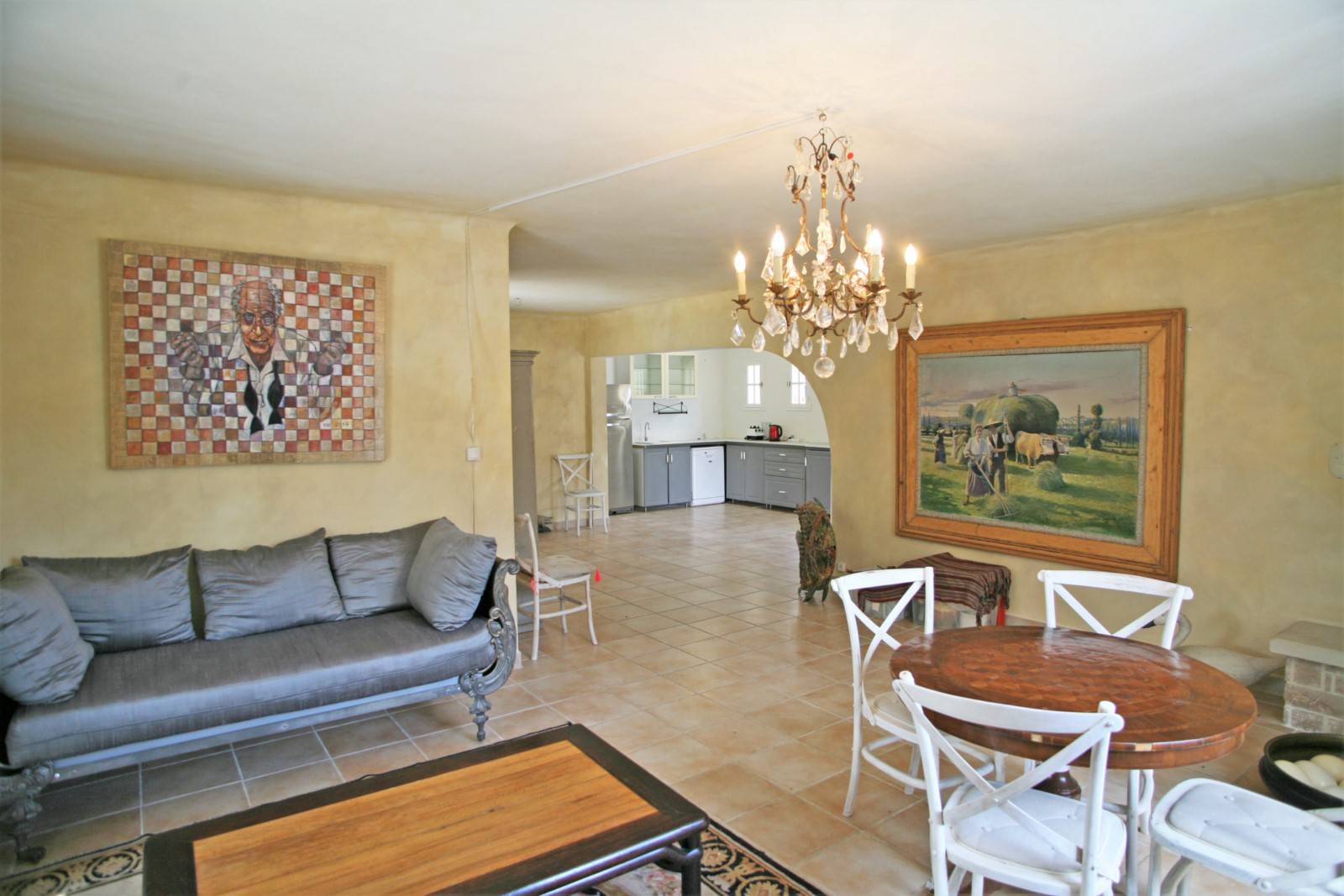 Roussillon, maison traditionnelle avec piscine et gîte   