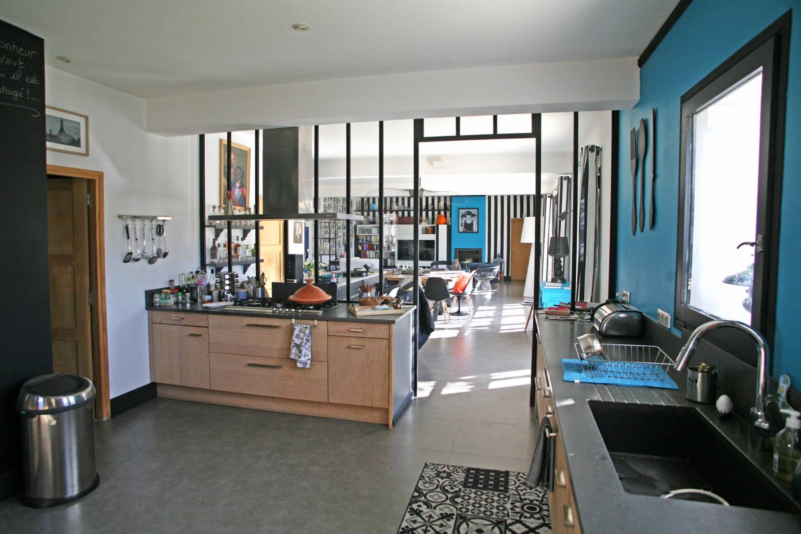 MAISON RECENTE AVEC PISCINE, BEAU JARDIN ET VUE   