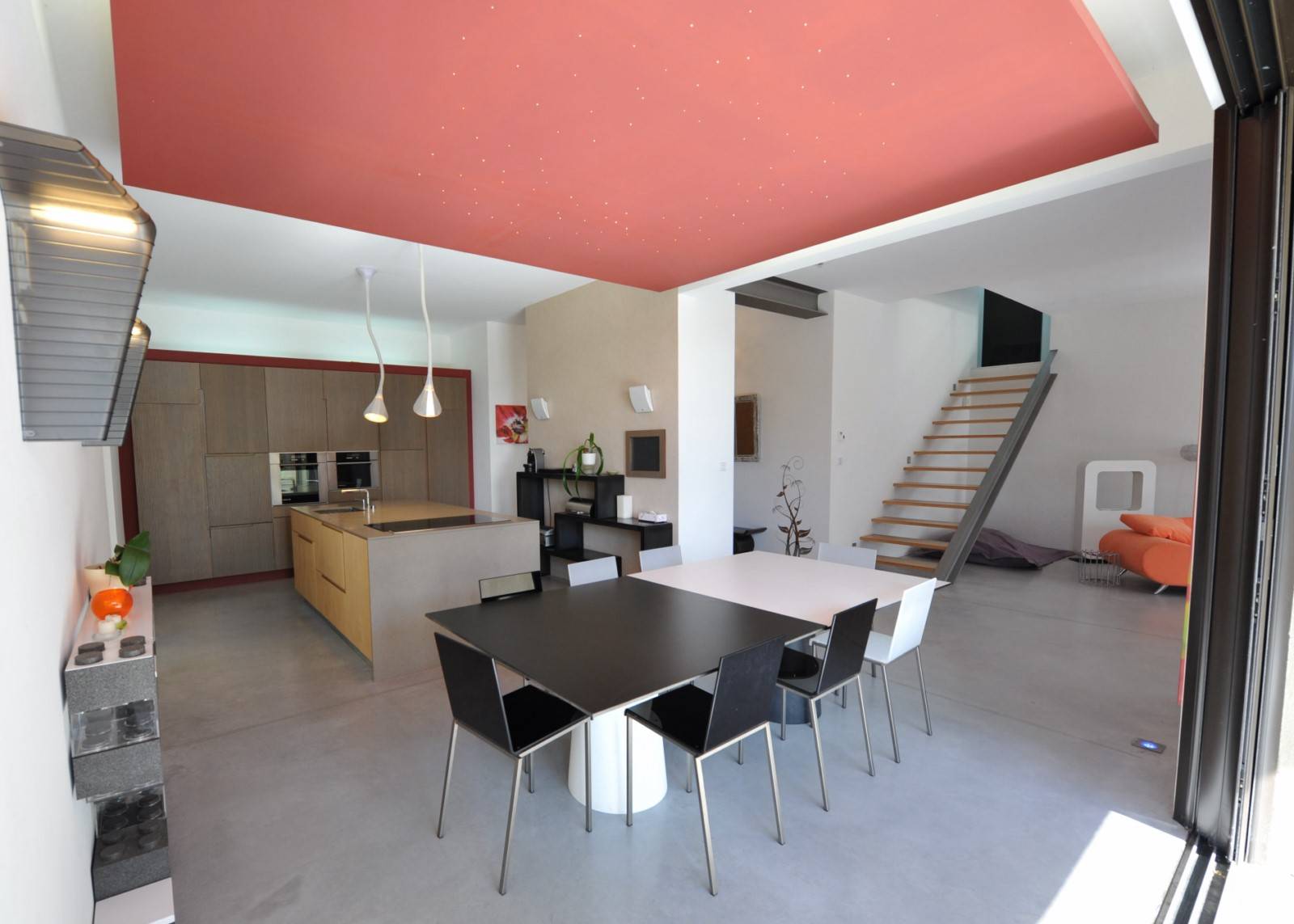 Gordes, maison contemporaine en pierres   