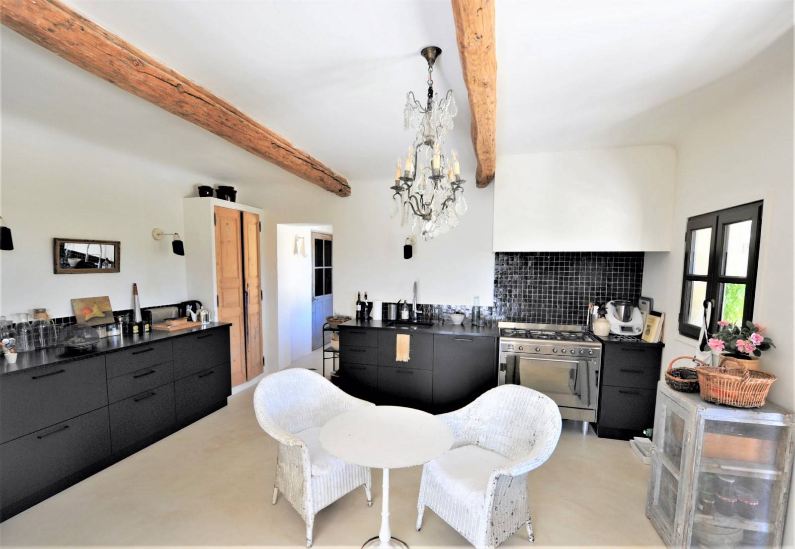 Gordes : villa contemporaine avec vues sur le Luberon   