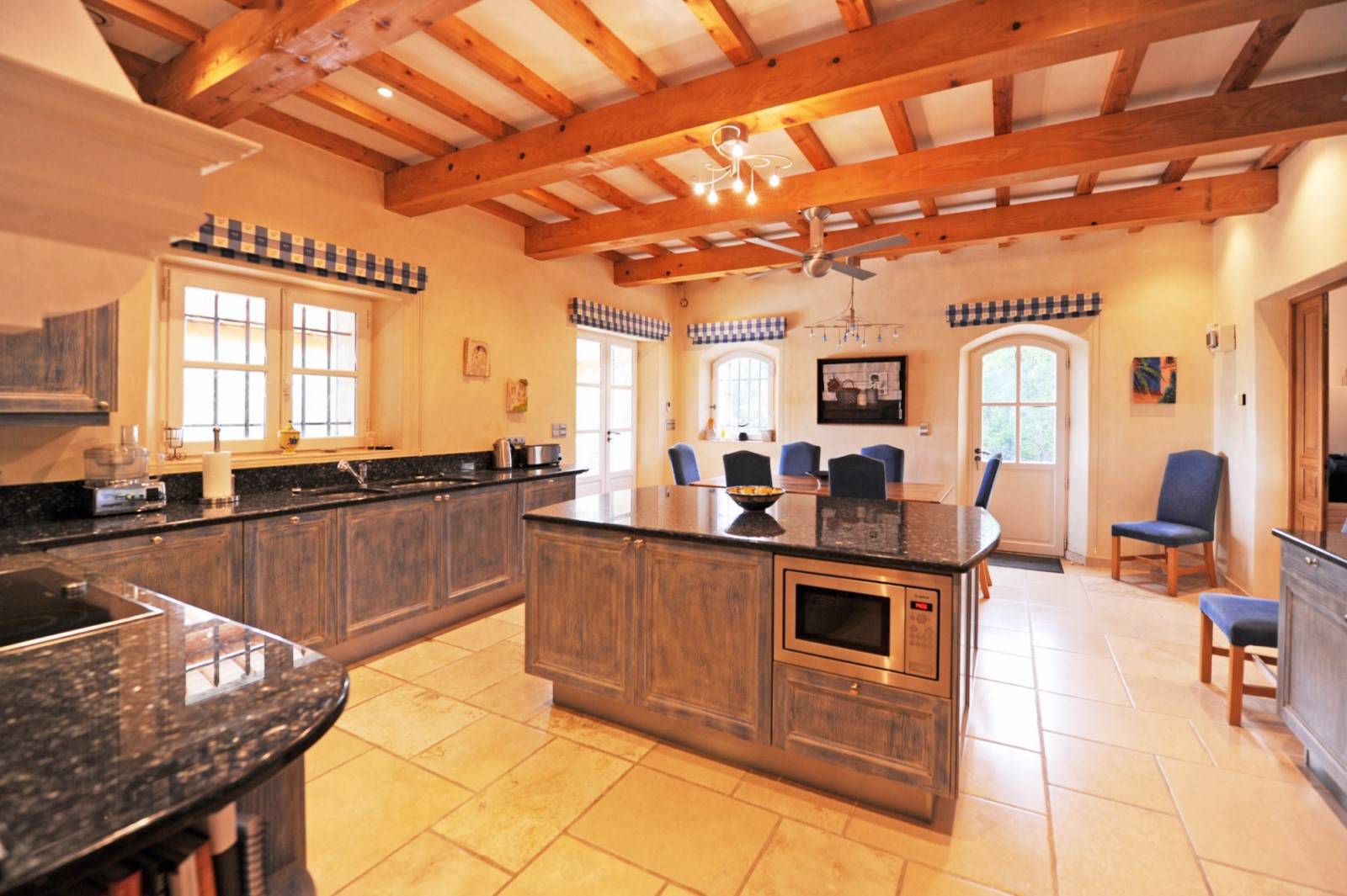 Cuisine équipée propriété de luxe en Provence à la vente