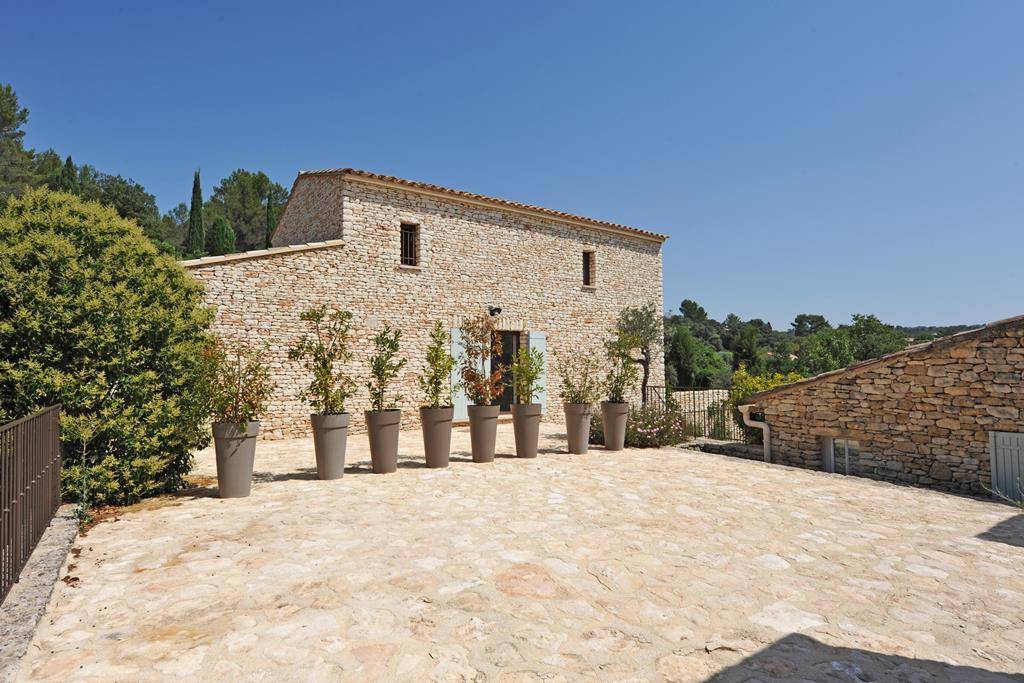 Gordes petit hameau privé avec vues panoramiques   