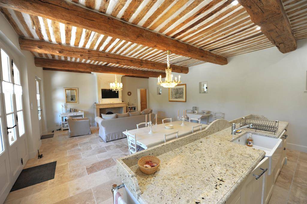 Gordes - Superbe villa en pierre   