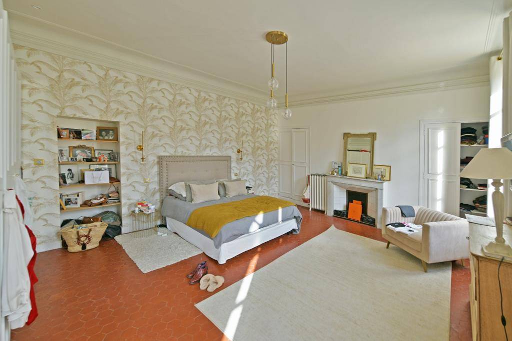 Maison de Maître sur parc avec piscine au cœur d'Apt   