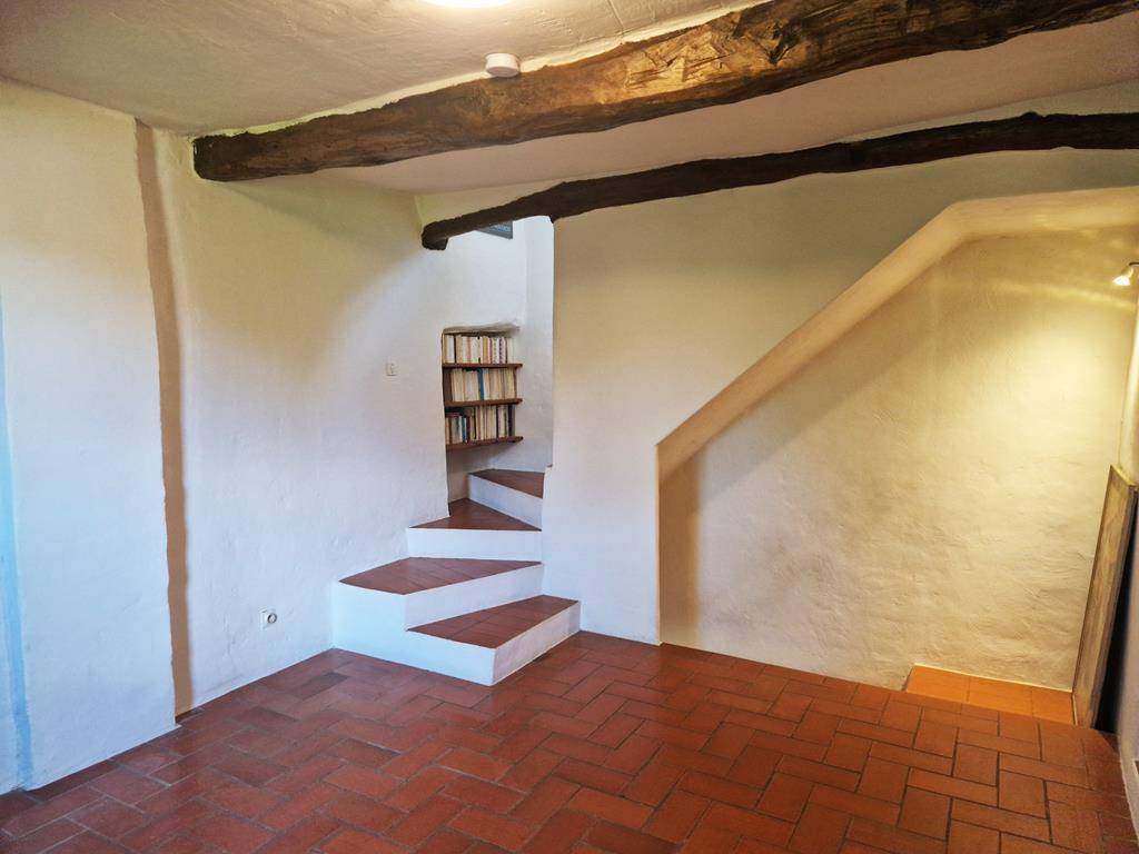 MAISON DE HAMEAU EN PIERRE AVEC JARDIN   