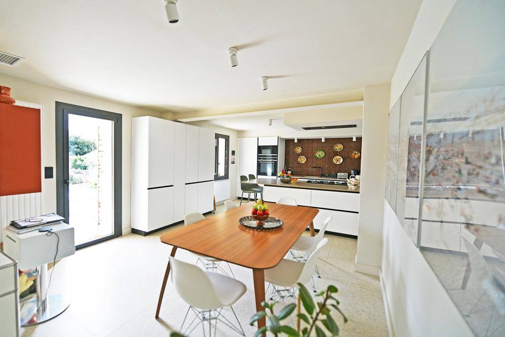 MAISON EN PIERRE AVEC PISCINE A GORDES   