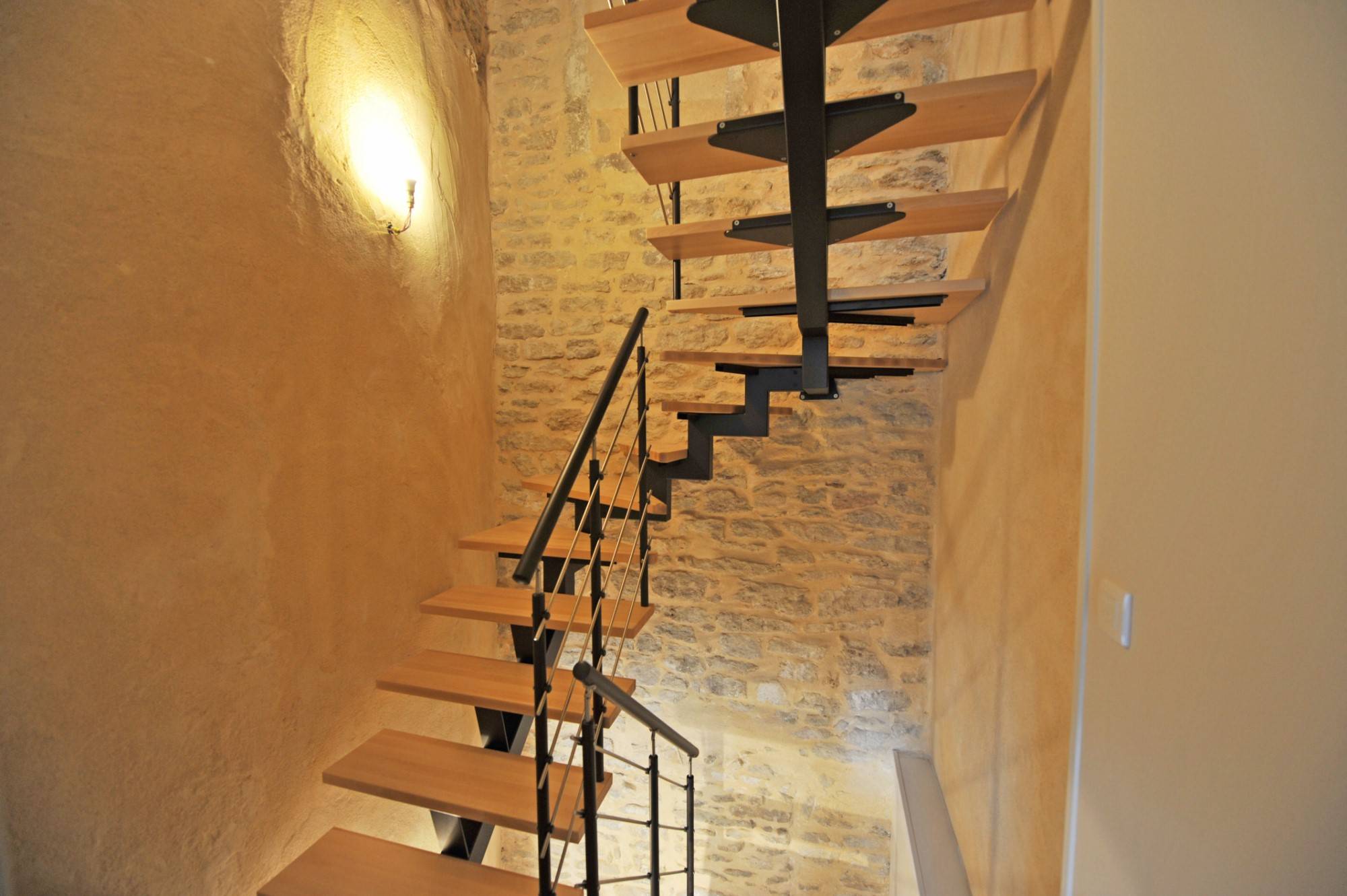 maison de village entièrement rénovée à Cabrières-d’Avignon   