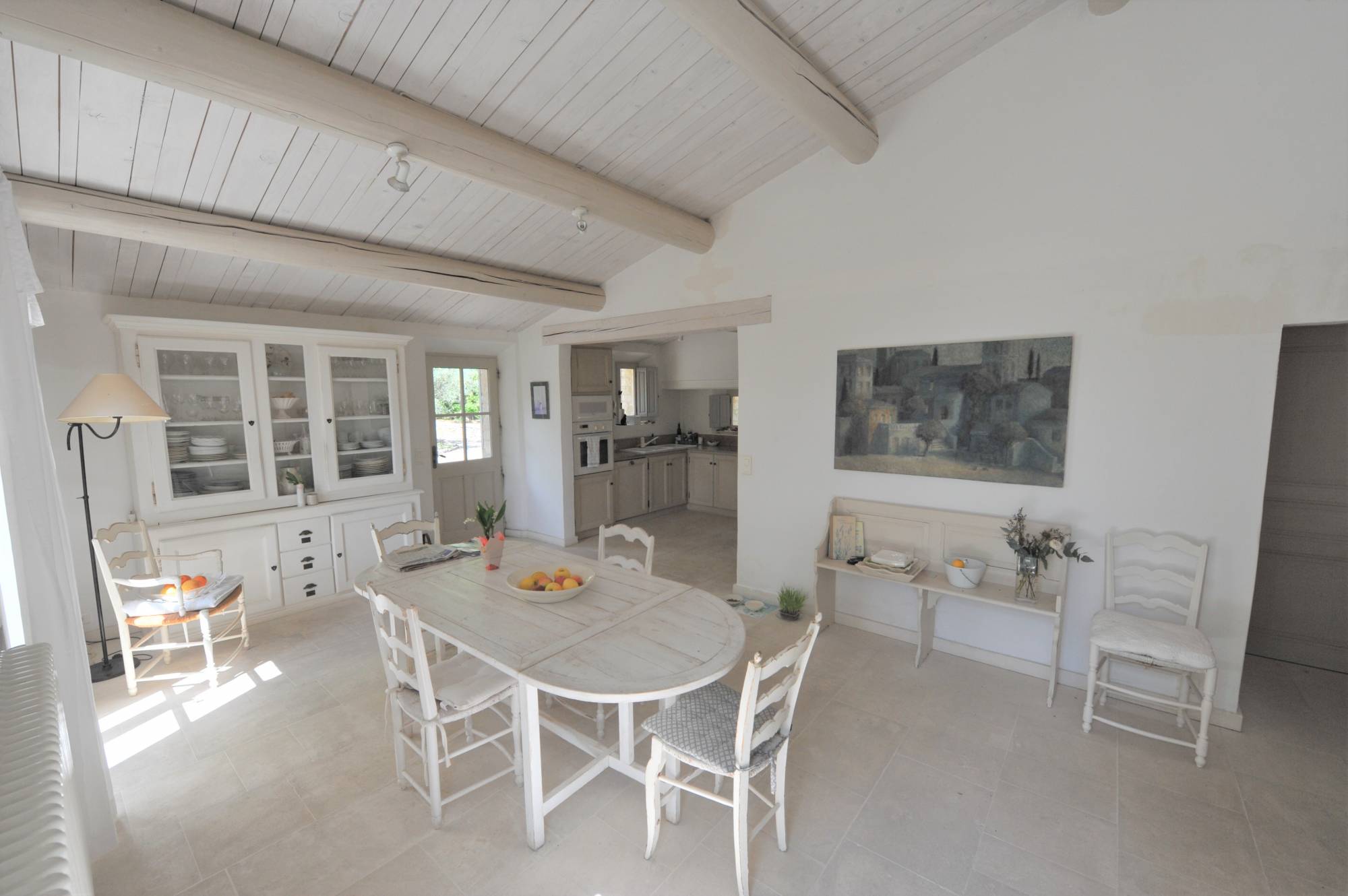 Exclusivité à Gordes - Maison en pierres sur terrain arboré avec piscine   