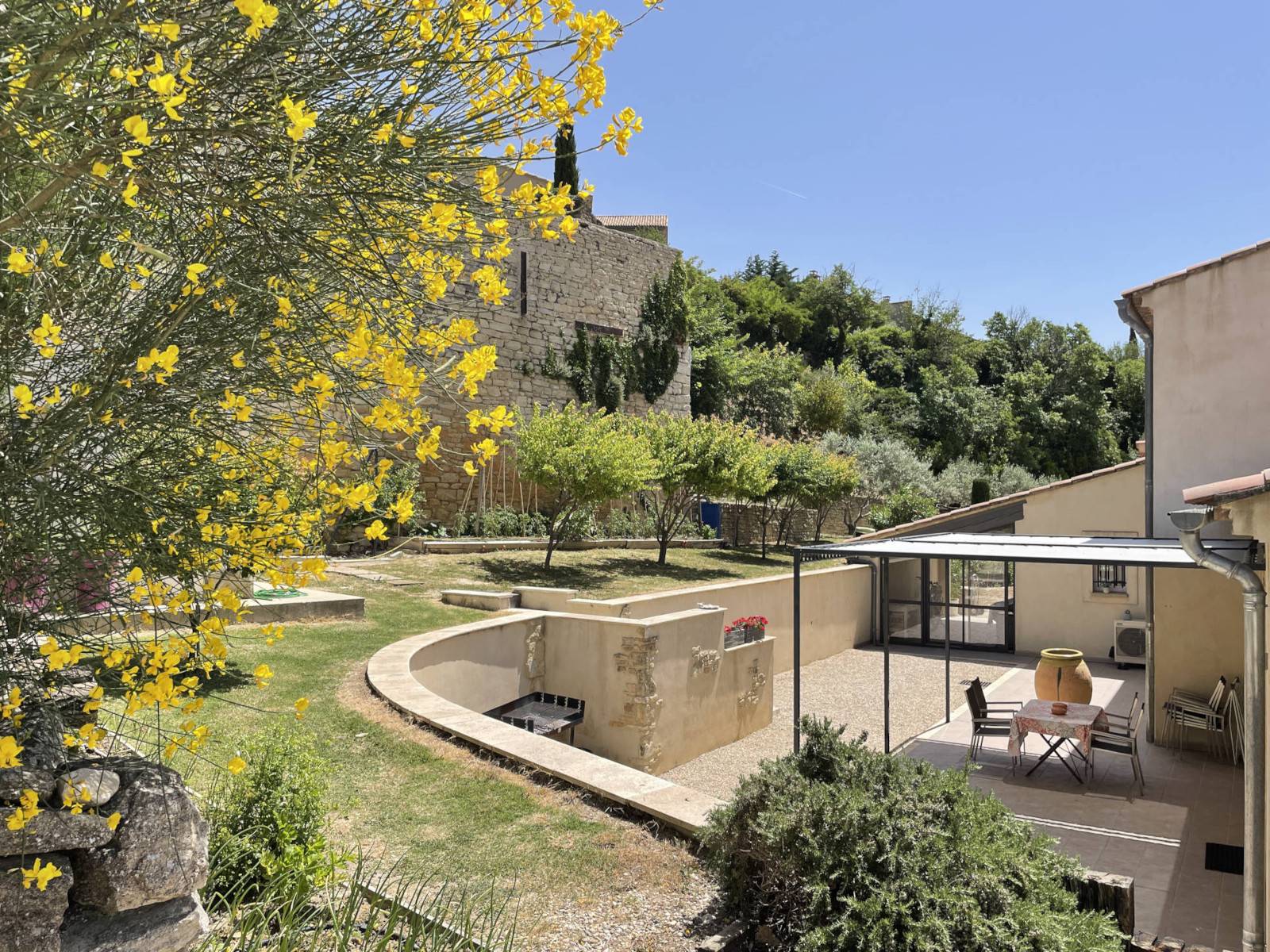Crillon-le-Brave :  villa contemporaine avec piscine et vue panoramique   