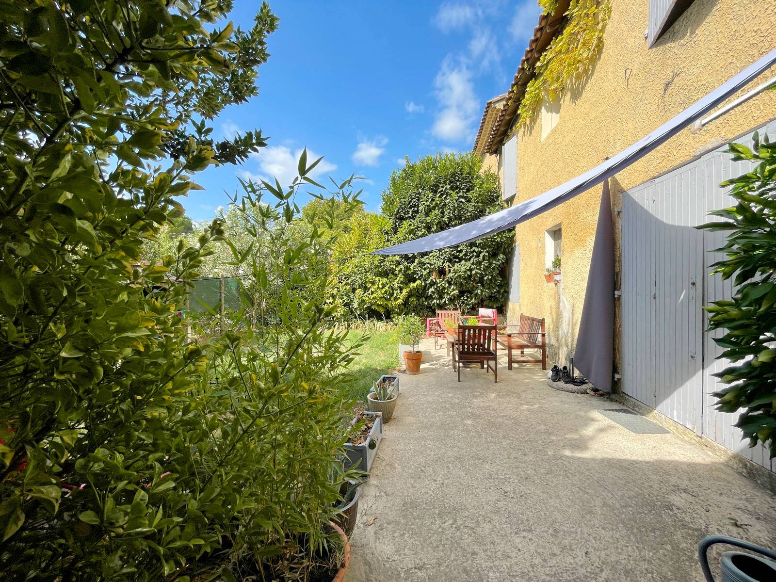 en campagne de Velleron, ferme à rénover composée de 4 logements   