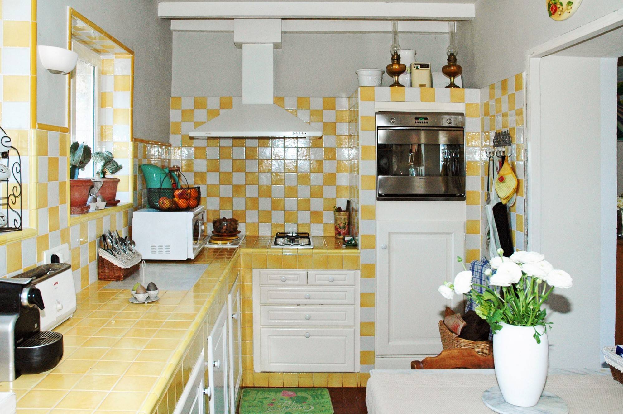 Cuisine dans maison en pierres à vendre en Luberon