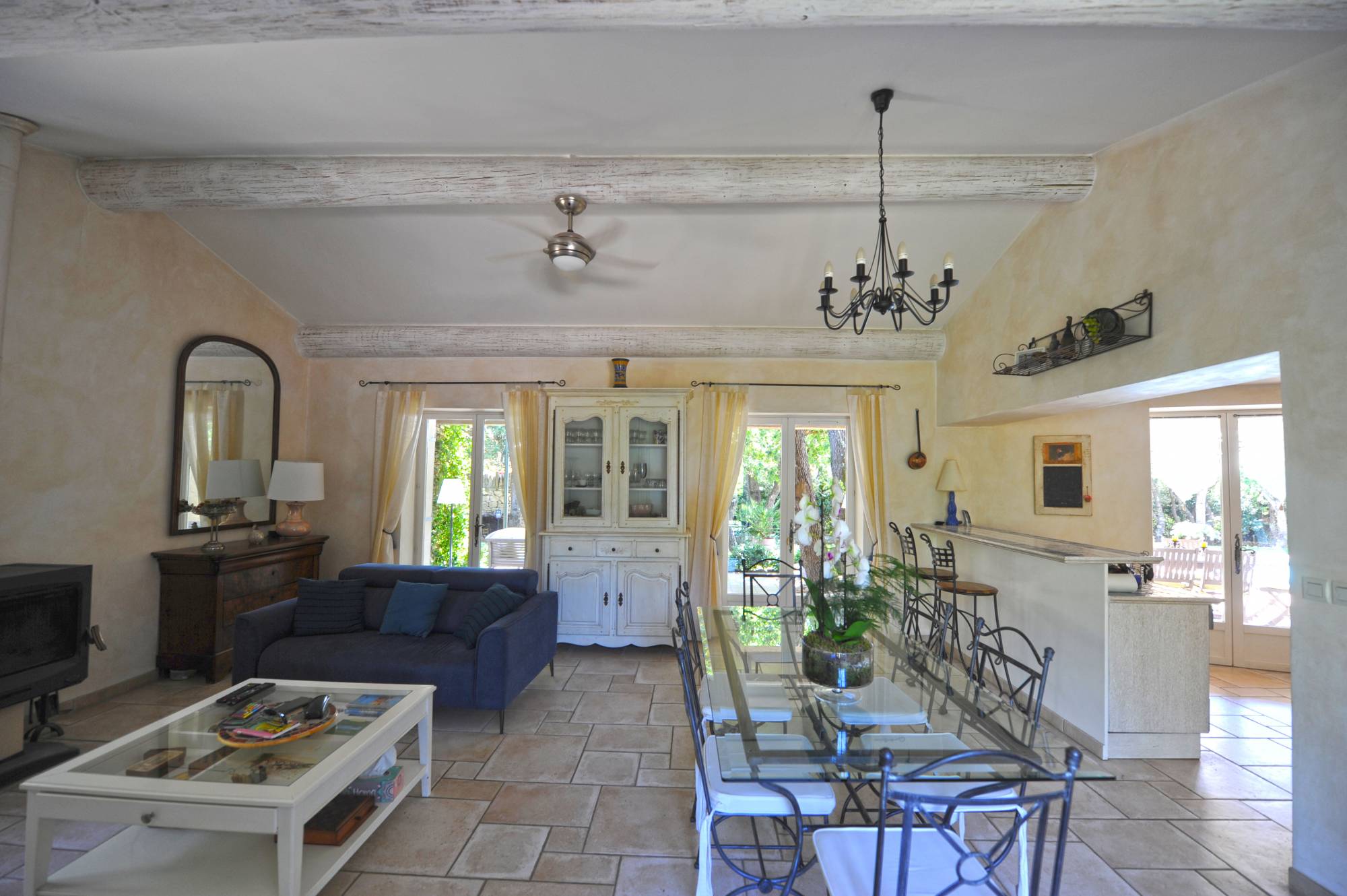 maison en pierres avec piscine à Gordes   