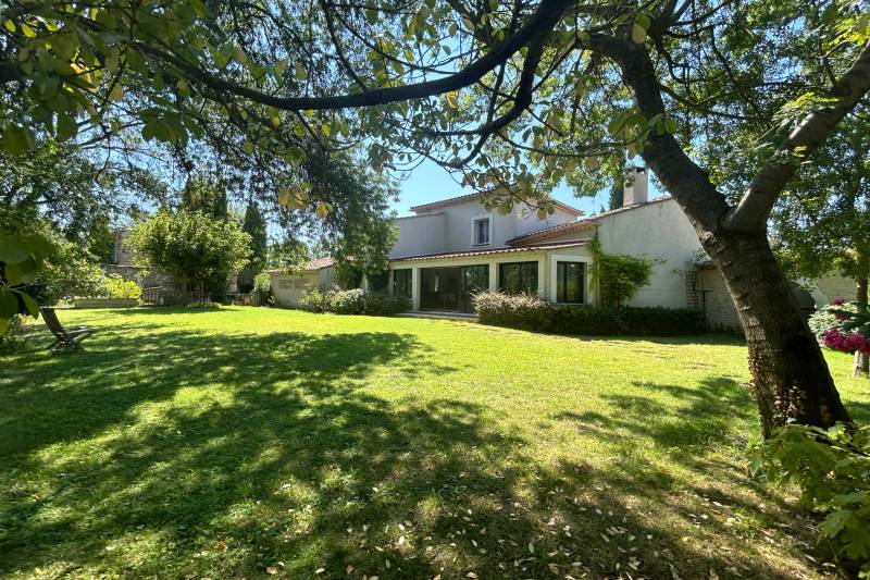 L'Isle sur la Sorgue - Maison de 188 m² et son cabanon de pêcheur en bord de Sorgues, jardin arboré de 3900 m².