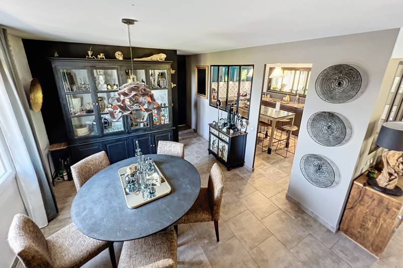 A Cavaillon, quartier St Jacques, à la vente, maison récente avec gîte indépendant dans jardin paysager avec piscine, au calme.