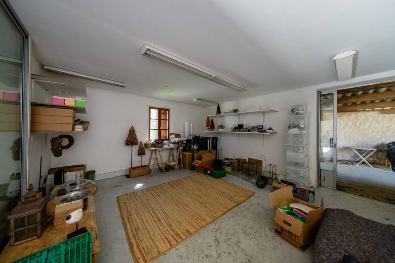 Projet de rénovation et construction sur un joli terrain boisé au centre du village de Cabrières d'Avignon.