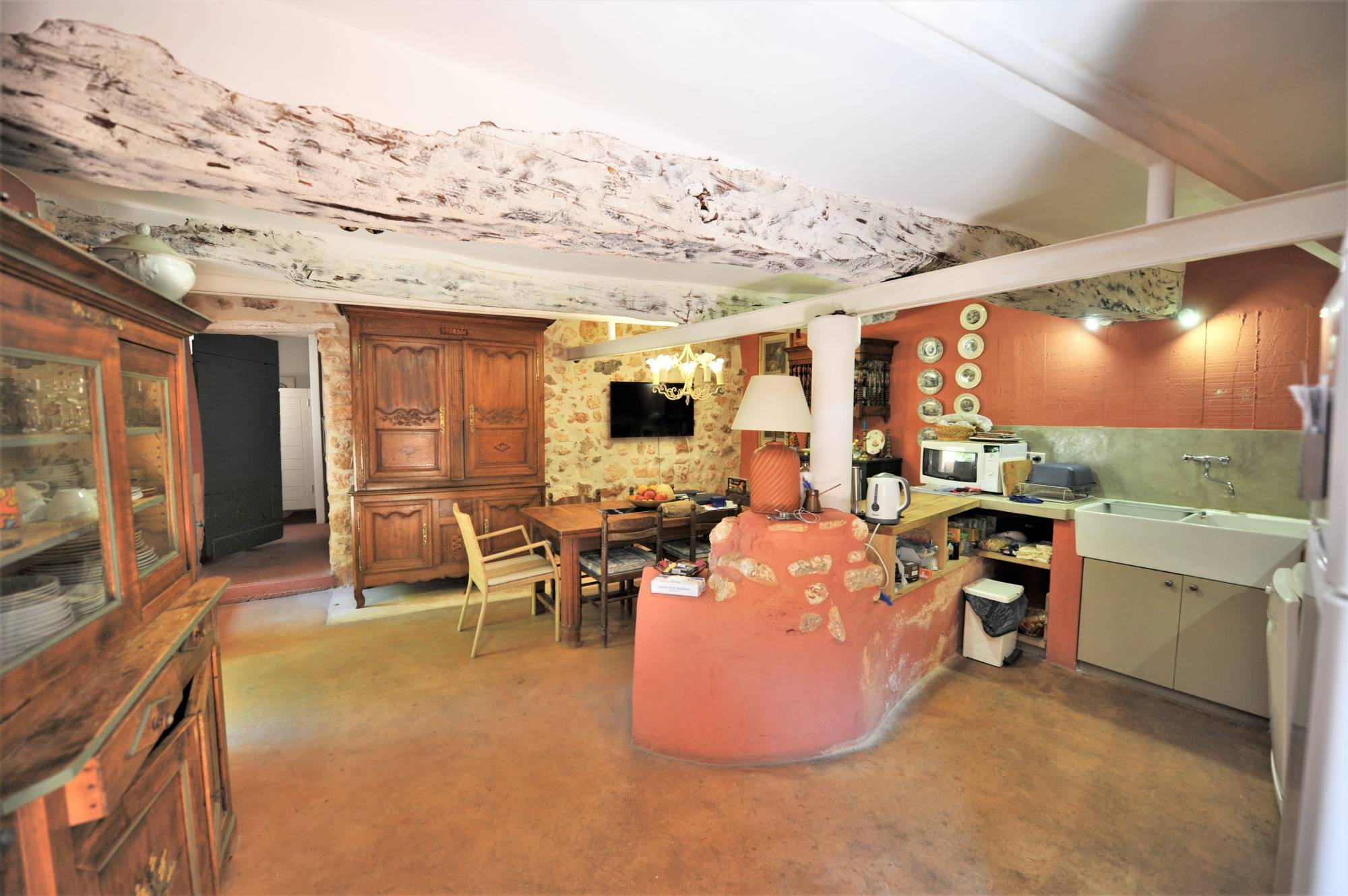 Roussillon : Maison de village du XIXème avec bassin et garage   